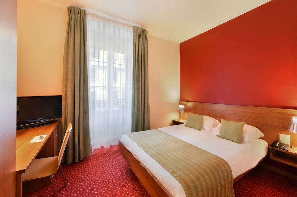 International & Terminus 3