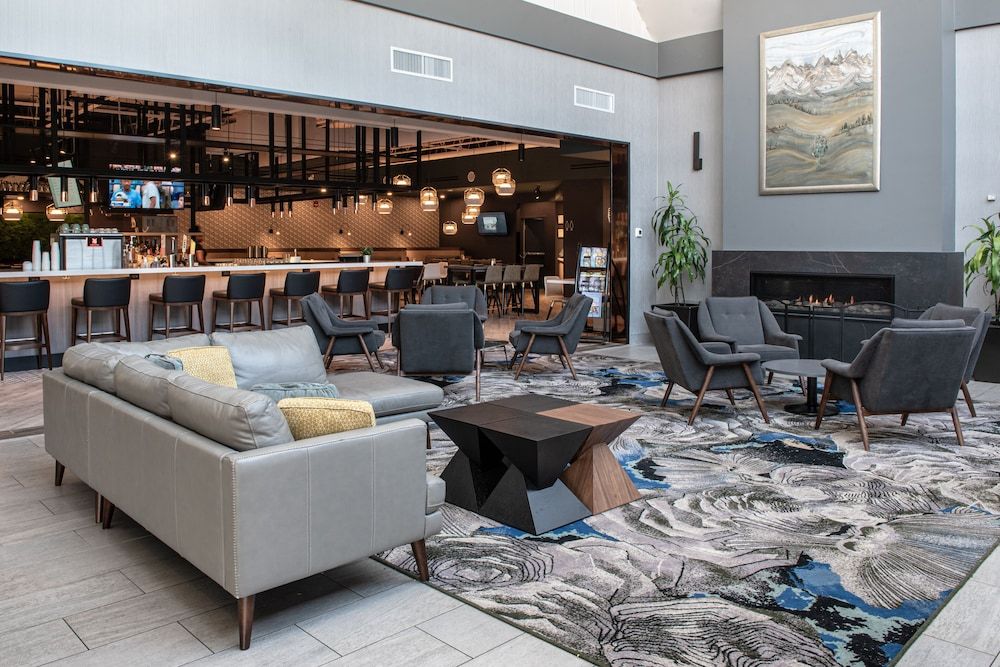 Delta Hotels by Marriott Calgary South 3