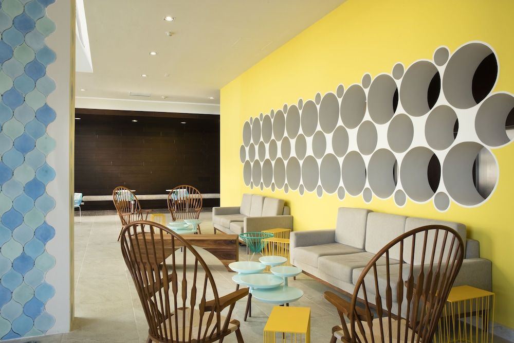 Krystal Urban Cancun & Beach Club 3