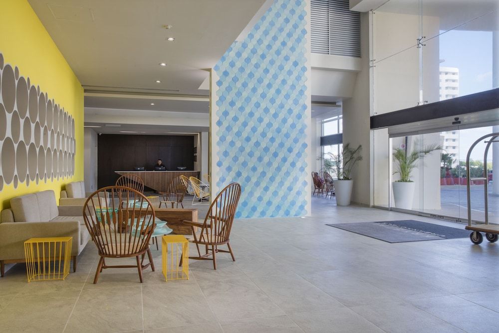 Krystal Urban Cancun & Beach Club 2