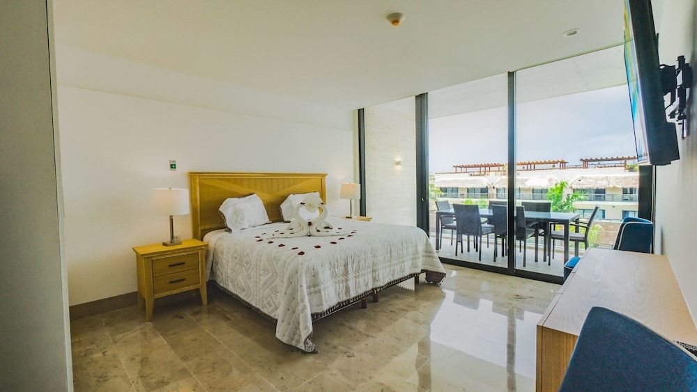 Contemporary Design Oceana 422 Playa del Carmen Condo by RedAwning 3