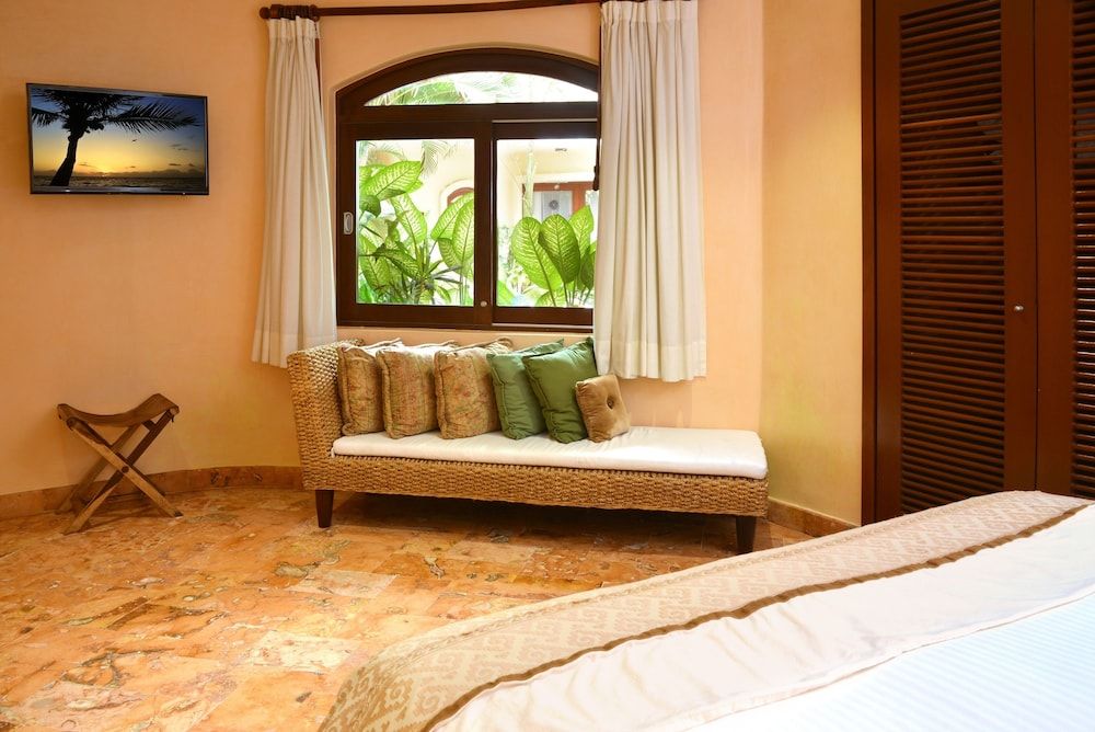 Villas Sacbe Condo Hotel and Beach Club 3