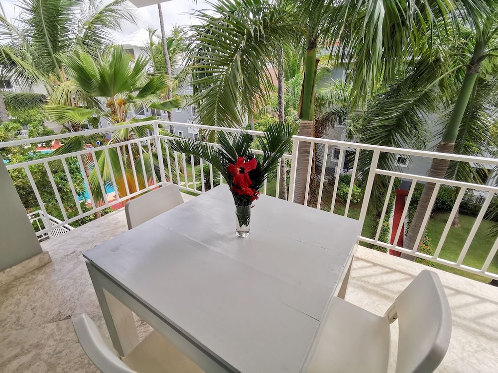 SOL CARIBE SUITES DELUXE Beach Club and Pool 3