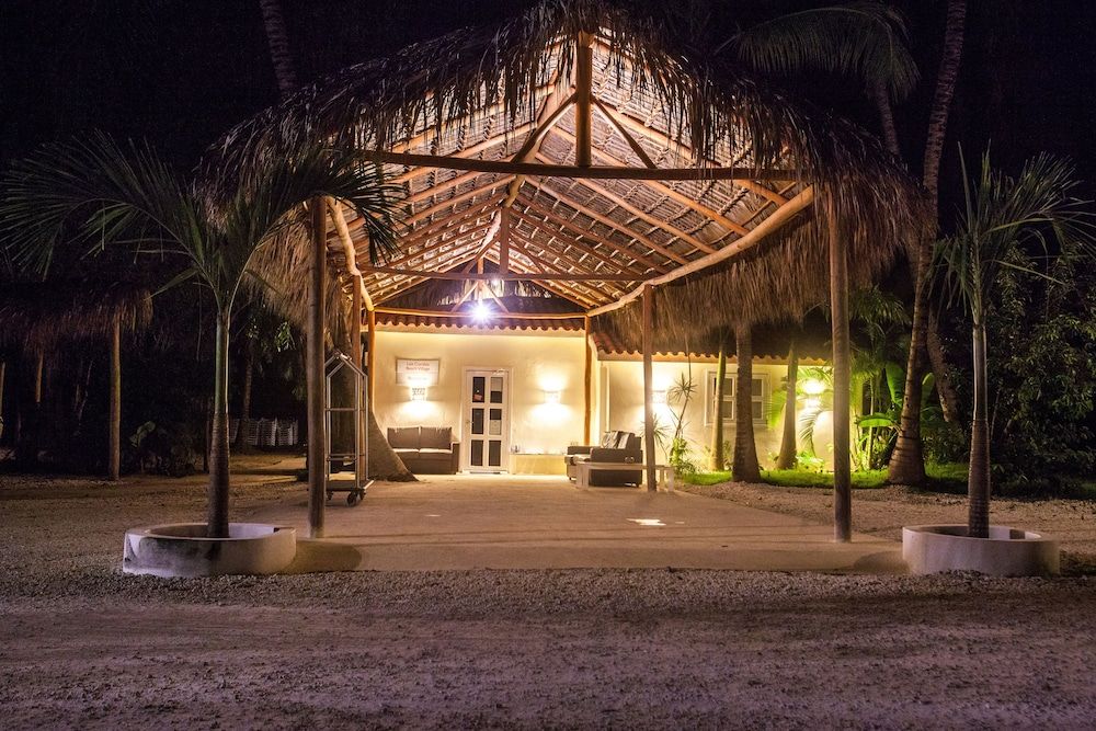 Los Corales Beach Village 2