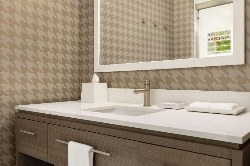 Home2 Suites By Hilton Chicago River North 2