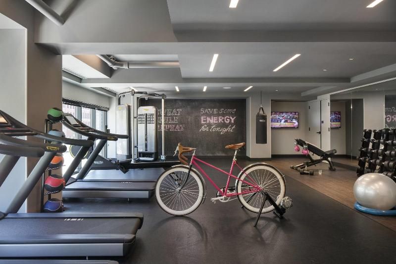 Moxy Chicago Downtown 3