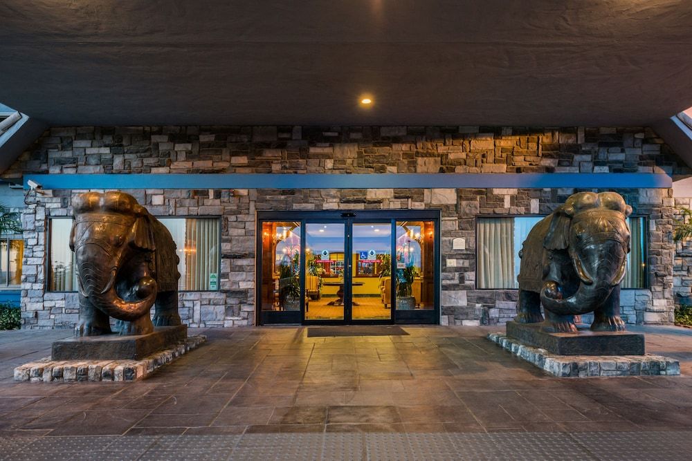 Azure Hotel & Suites, Trademark Collection by Wyndham 3