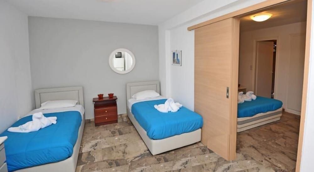 Triton Hotel & Bungalows 3