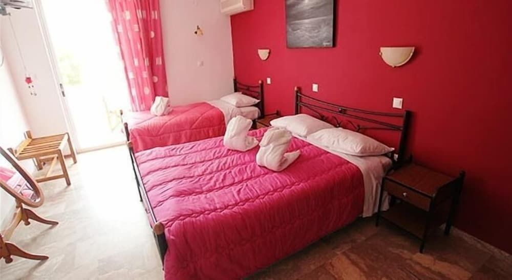 Triton Hotel & Bungalows 2