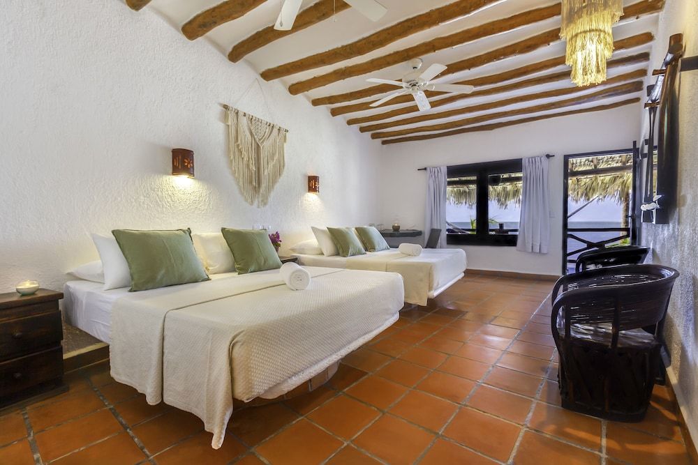 Beachfront Hotel La Palapa - Adults Only 3