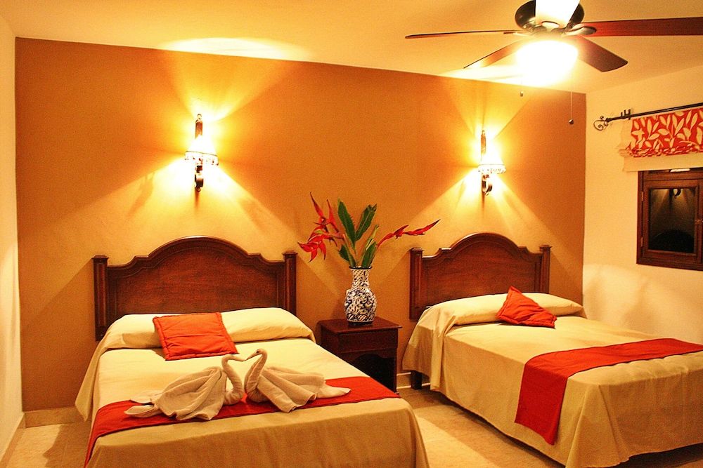 Colonial La Aurora 3