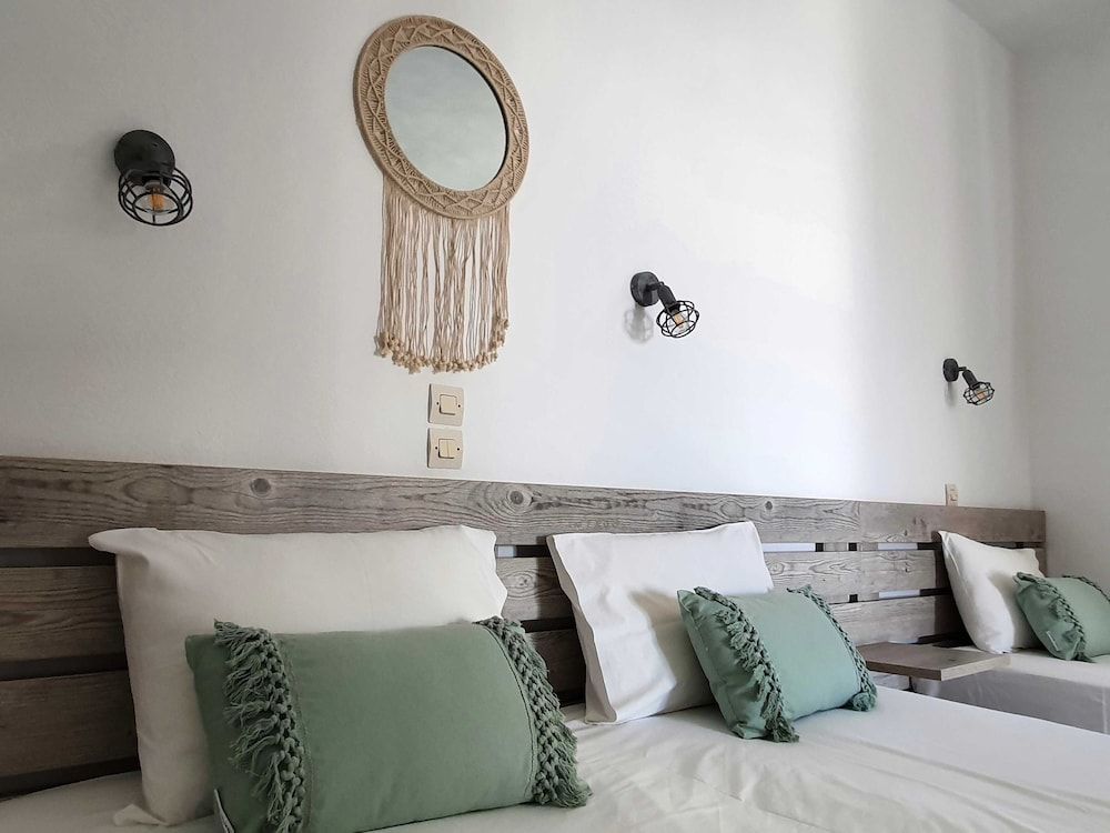 Petros Studios & Suites 3