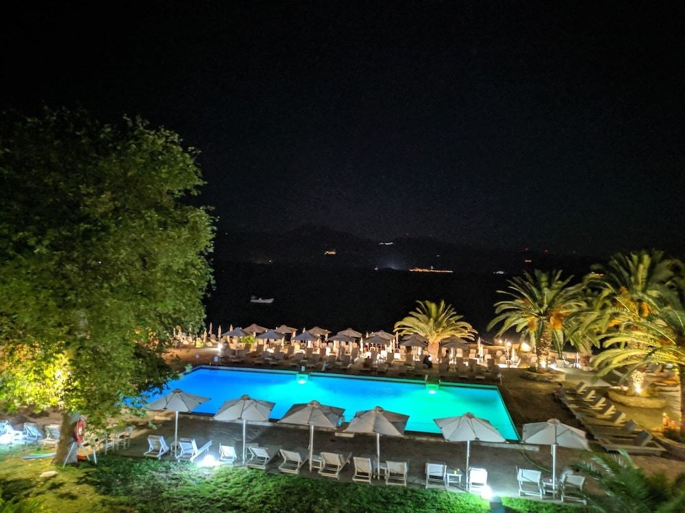 Long Beach Hotel & Resort 4 étoiles à Aigio