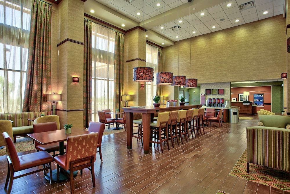 Hampton Inn & Suites Scottsdale at Talking Stick 2