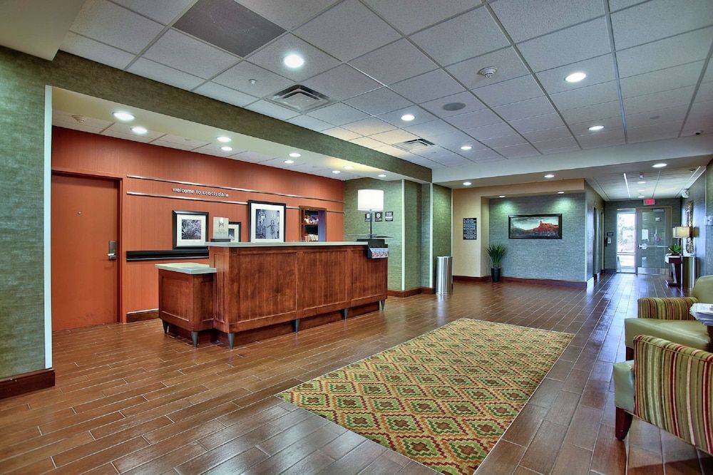 Hampton Inn & Suites Scottsdale at Talking Stick 3