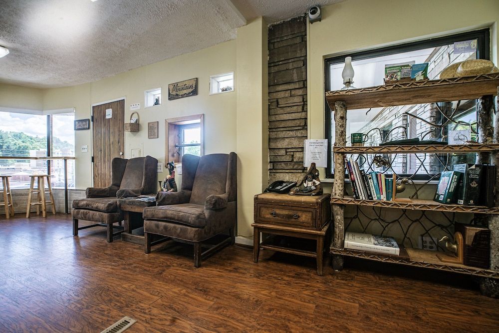 The Mountaineer Inn 3