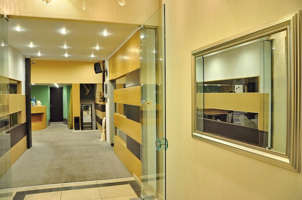 Four Seasons Hotel 3