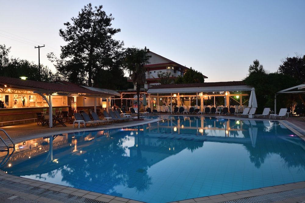 Four Seasons Hotel 3 estrellas en Thermi