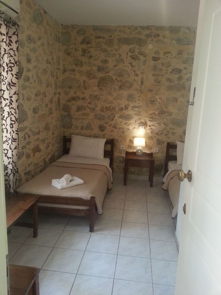 Hariklia Rent Rooms 3