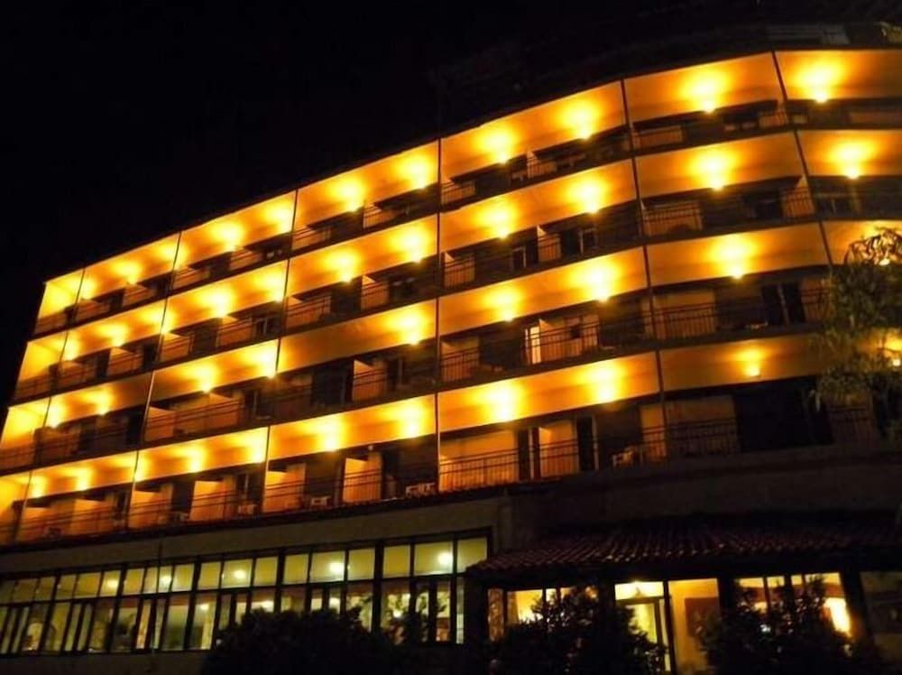Lecadin Hotel 3 estrelas em Karpenision