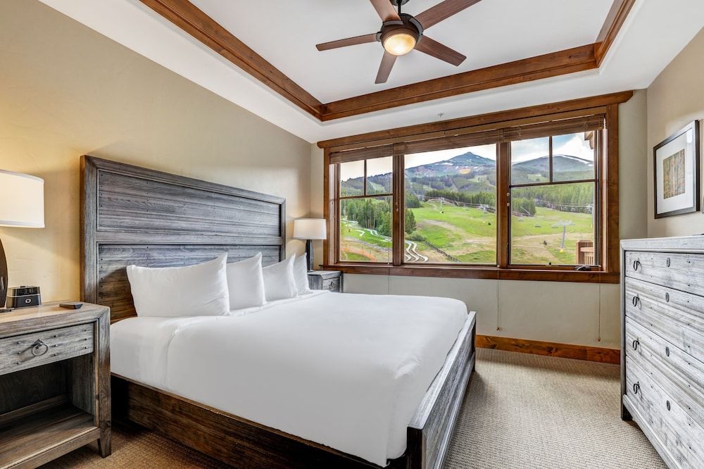 One Ski Hill Place S8421 2