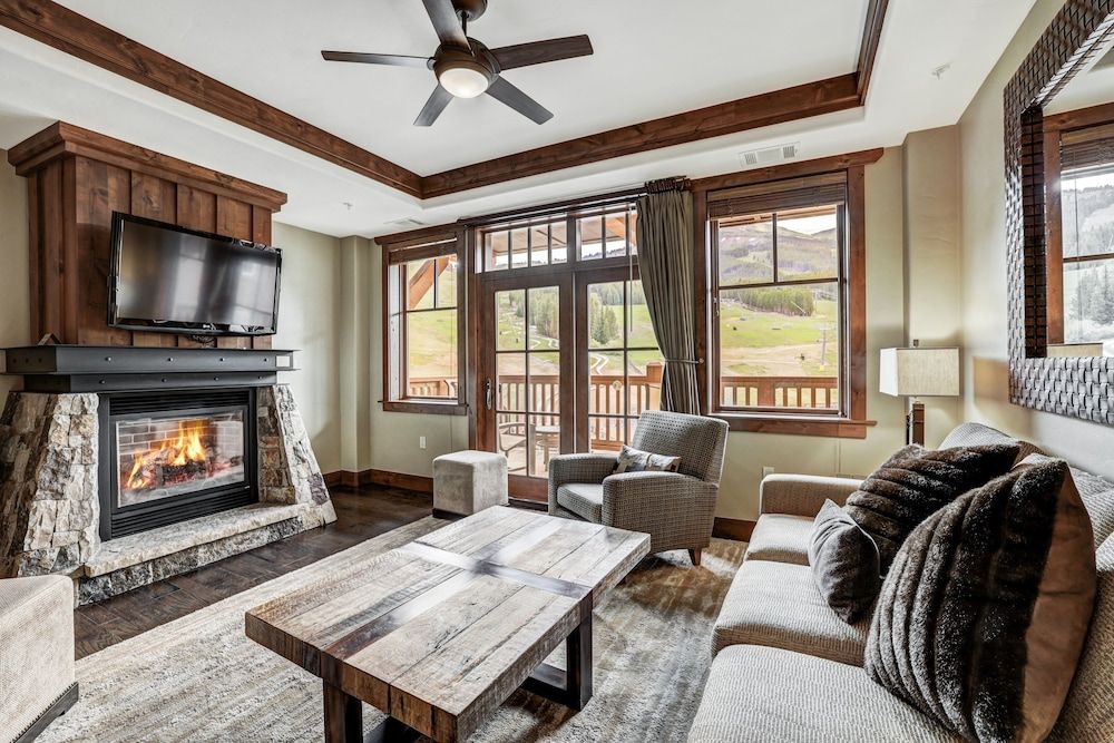 One Ski Hill Place S8421 1