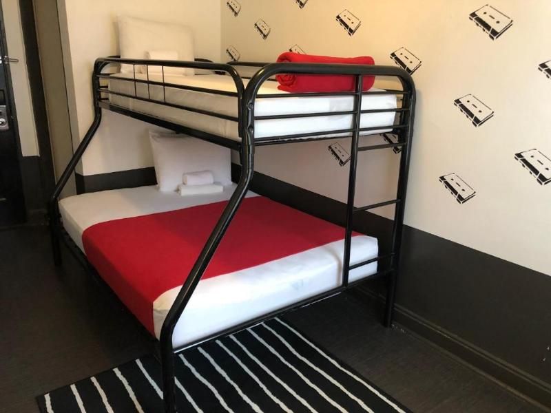 Chicago Getaway Hostel 2