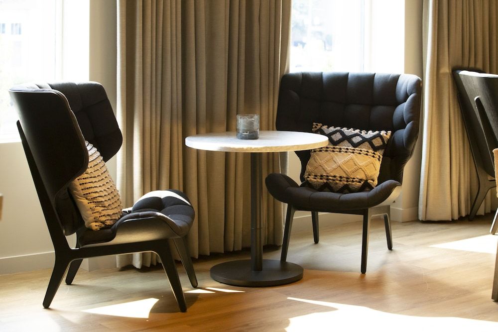 The Lloyd Stamford, Tapestry Collection by Hilton 2
