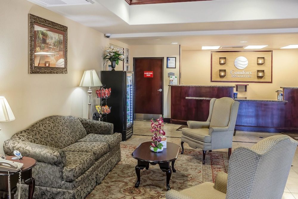 Comfort Inn & Suites Airport 2