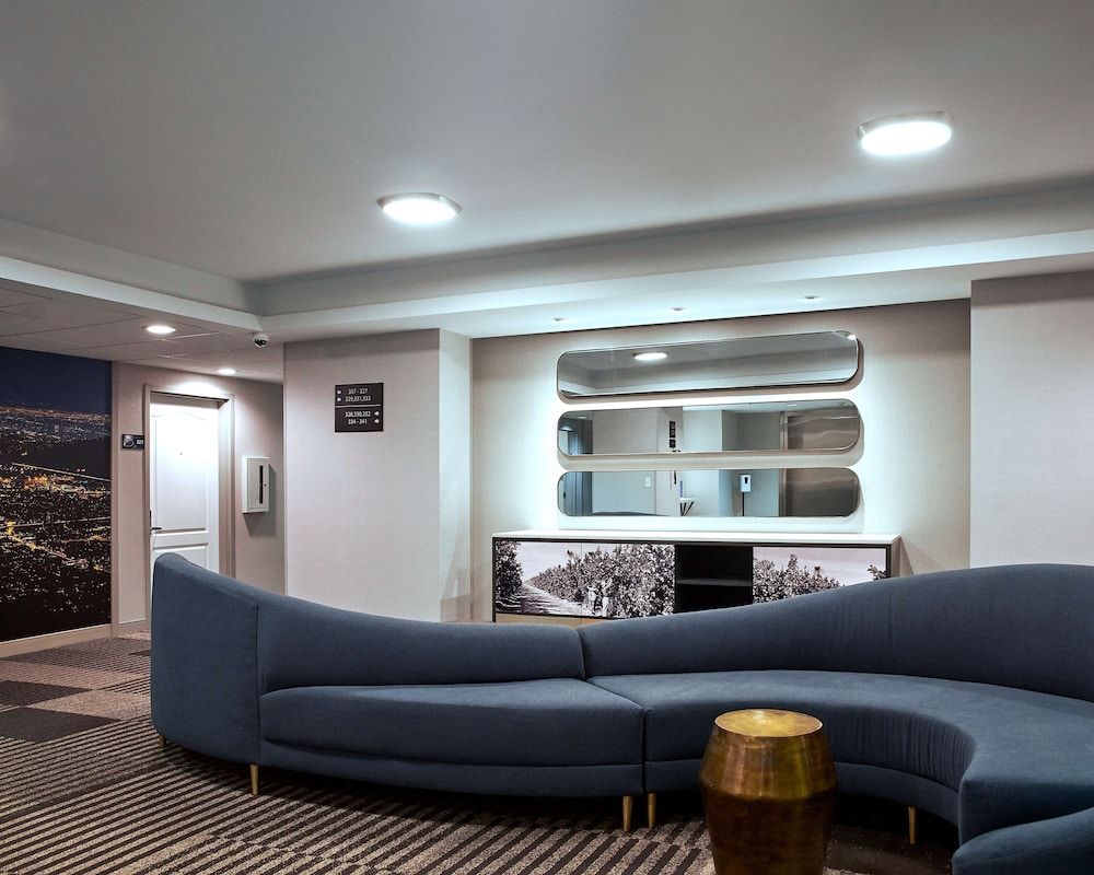 Hampton Inn & Suites Los Angeles Sherman Oaks 2