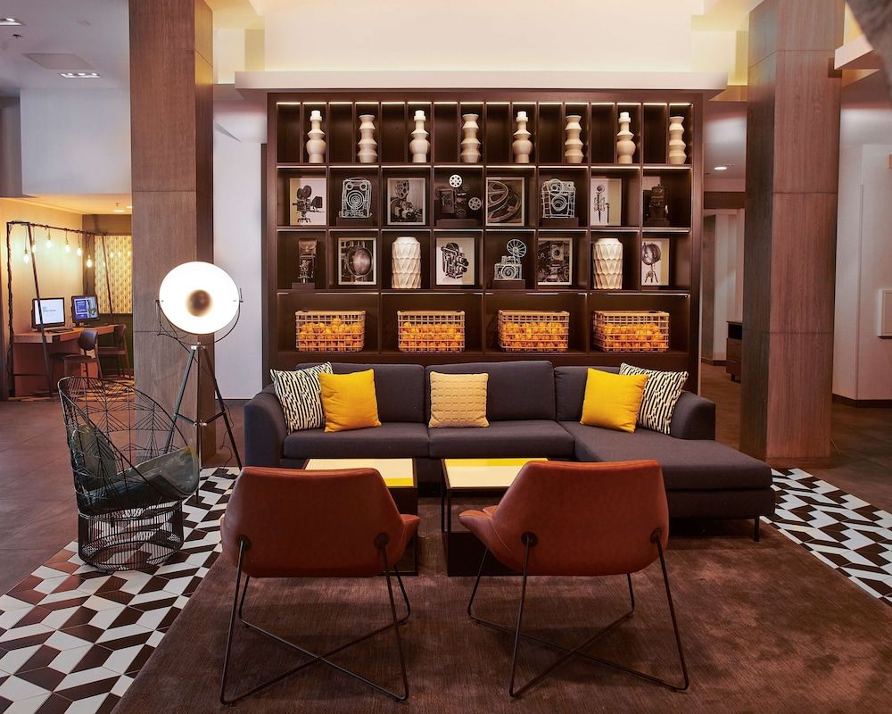 Hampton Inn & Suites Los Angeles Sherman Oaks 3