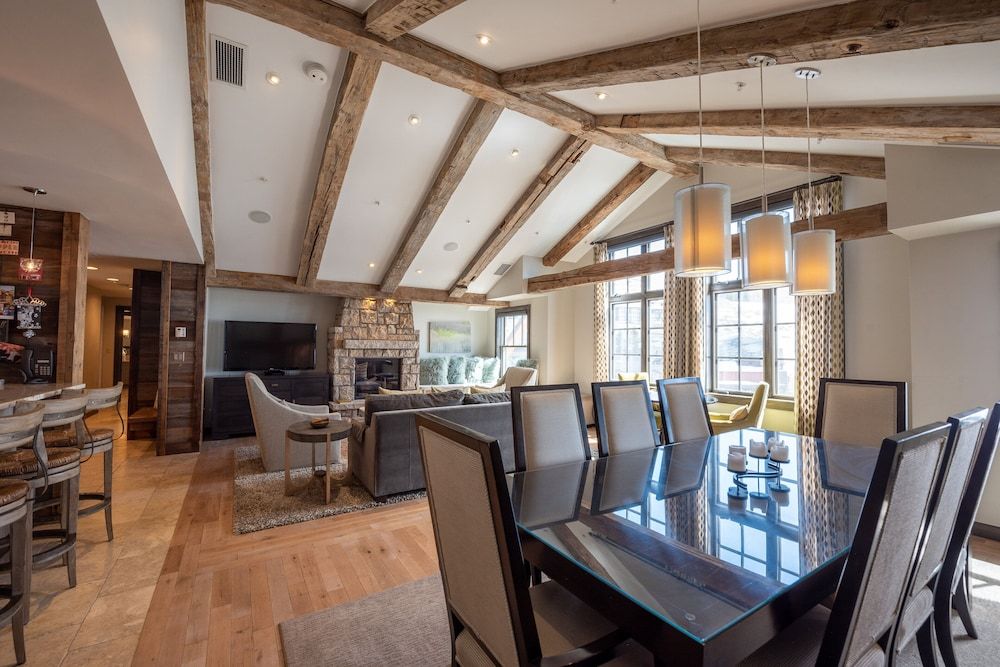 Lodge at Mountaineer Square