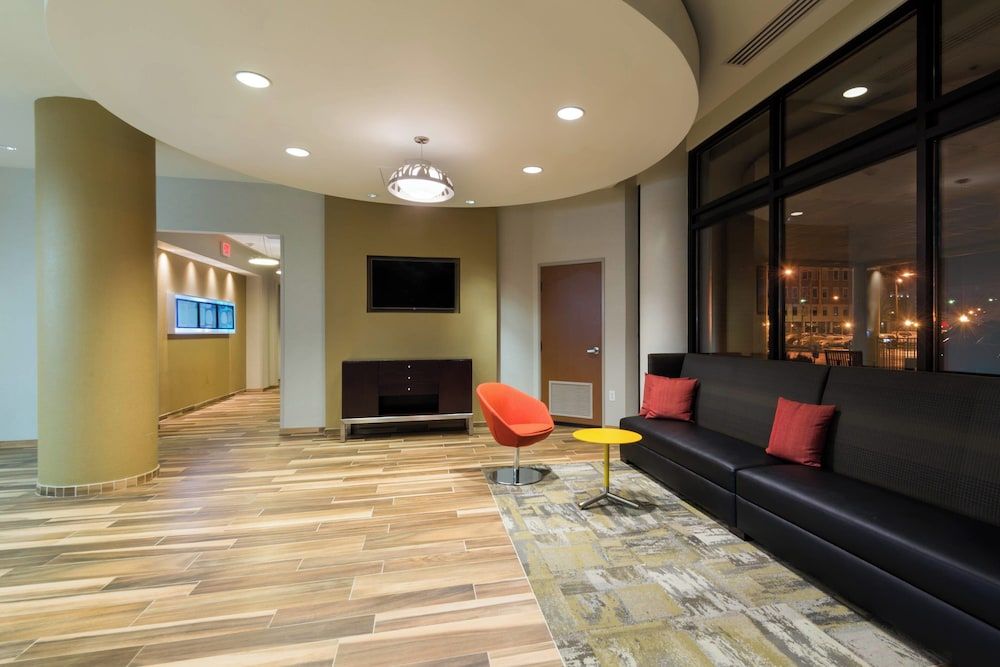 SpringHill Suites by Marriott Louisville Downtown 2