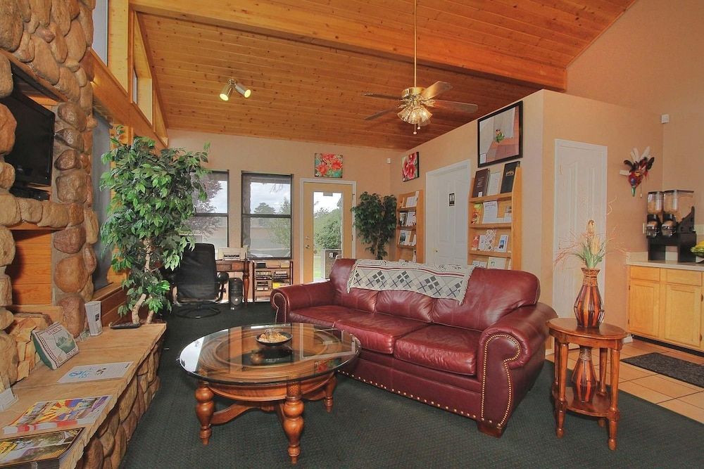 Majestic Mountain Inn 3