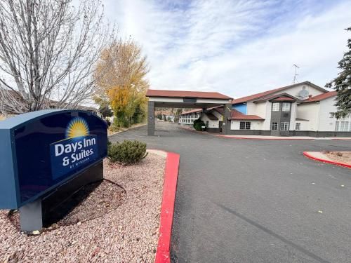 Days Inn & Suites by Wyndham Flagstaff I-40 1