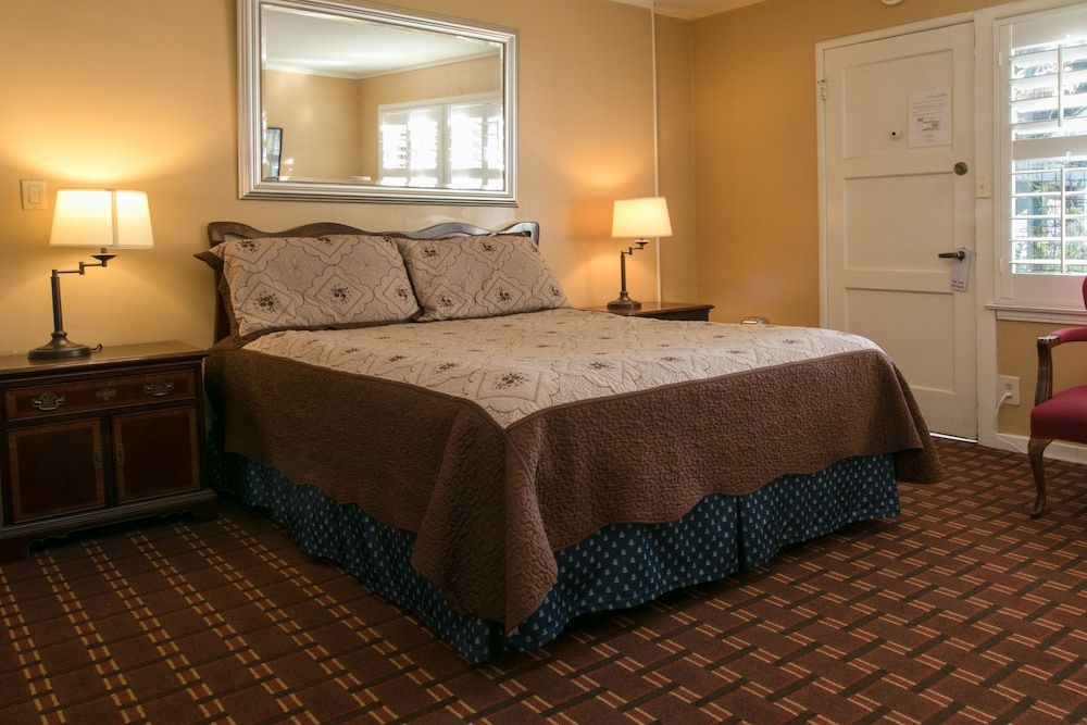 Carmel Wayfarer Inn 3