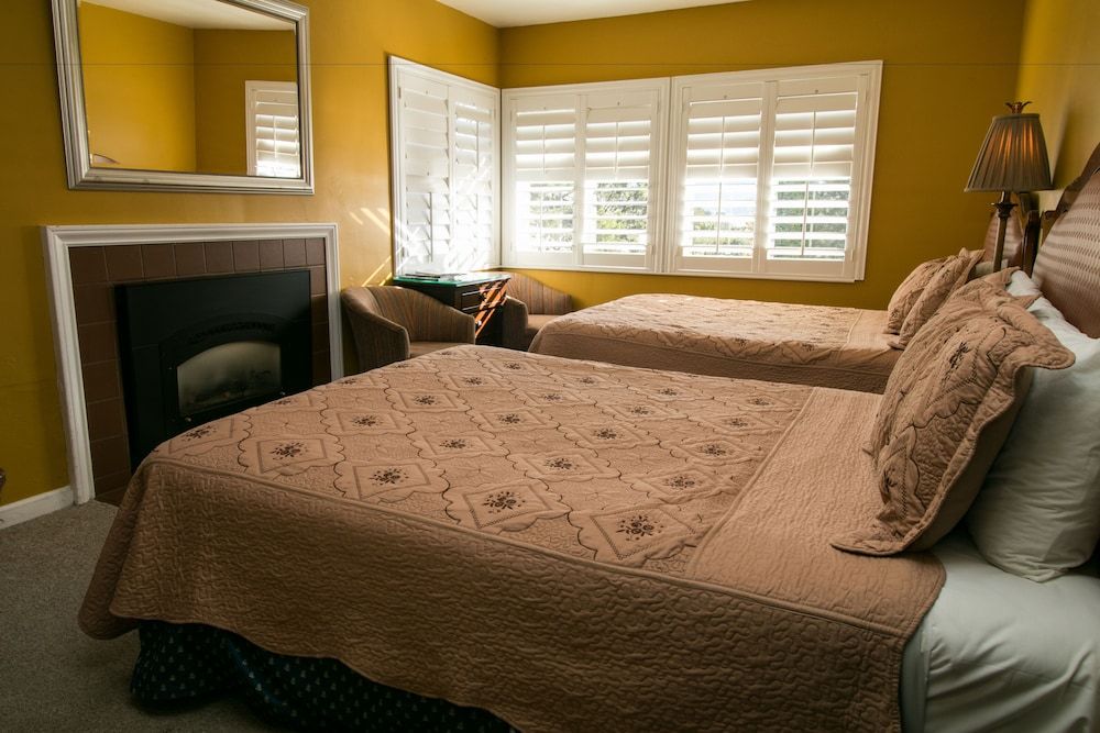 Carmel Wayfarer Inn 2