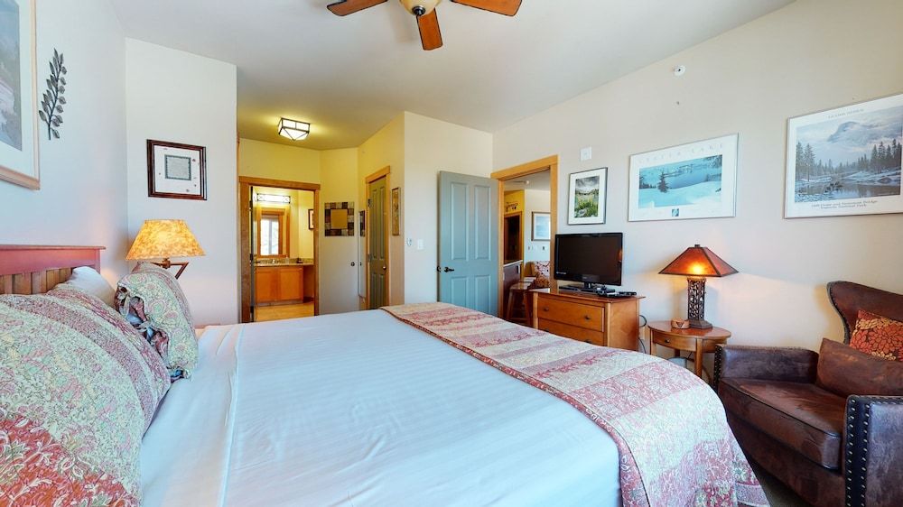 Juniper Springs Lodge 539 Deluxe Condo Great Complex Amenities near Ski-In Ski-Out by RedAwning 3
