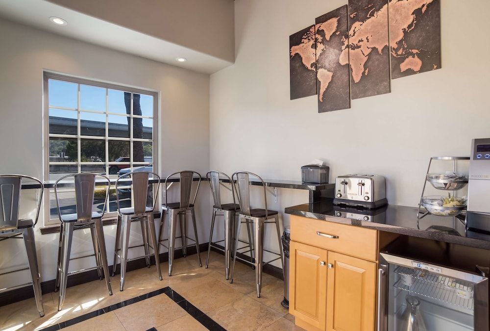 SureStay Hotel by Best Western San Rafael 2