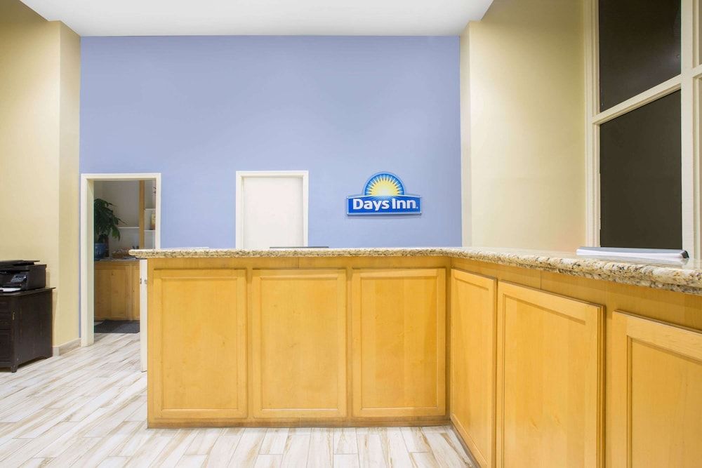 Days Inn by Wyndham Lake Havasu 3