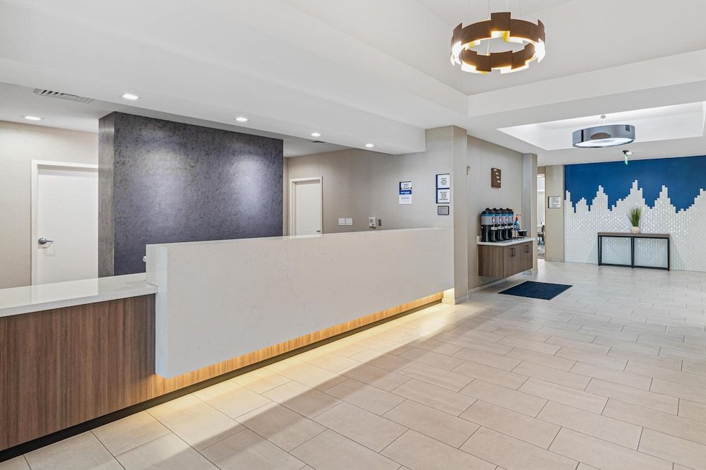 Best Western Valencia/Six Flags Inn & Suites 3