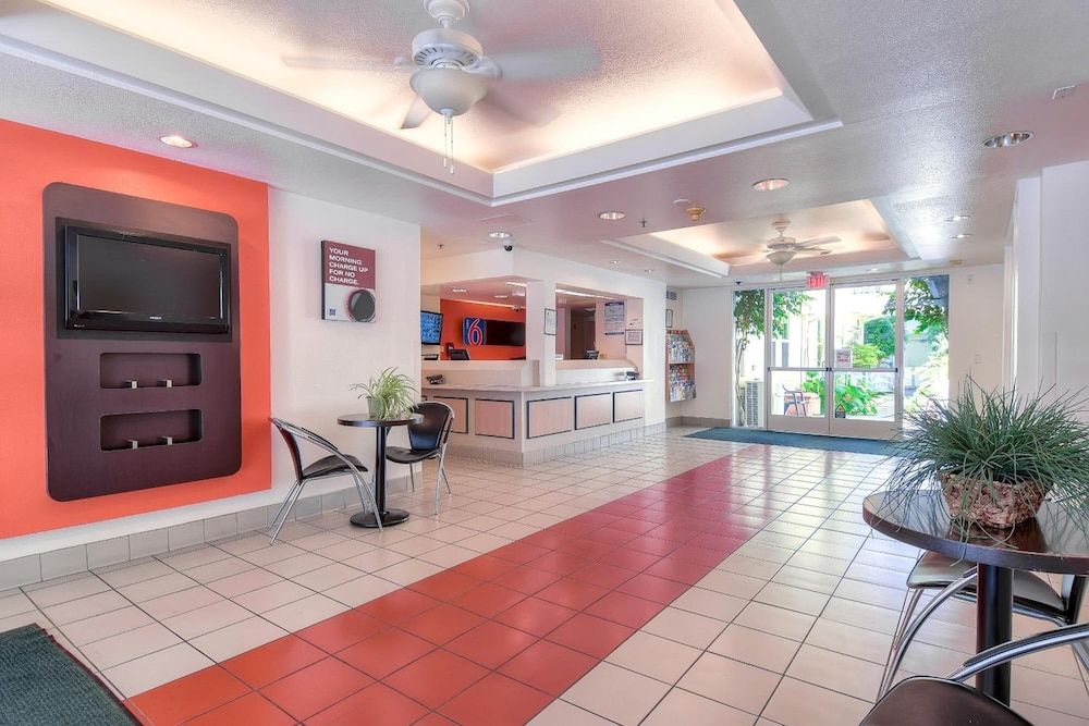 Motel 6 San Diego, CA - Downtown 2