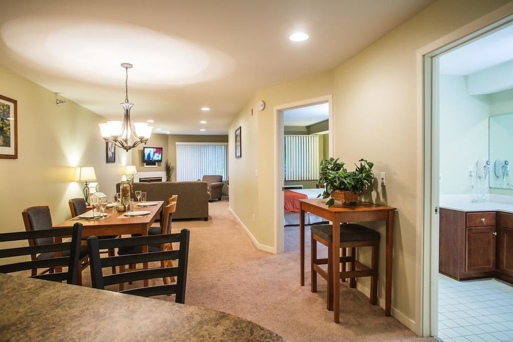 The Cove Of Lake Geneva 3