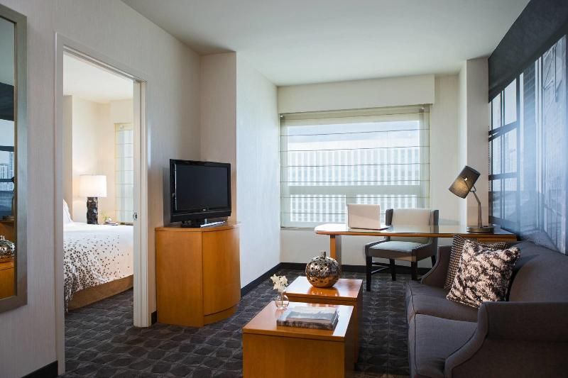 Renaissance Chicago O'Hare Suites Hotel 1