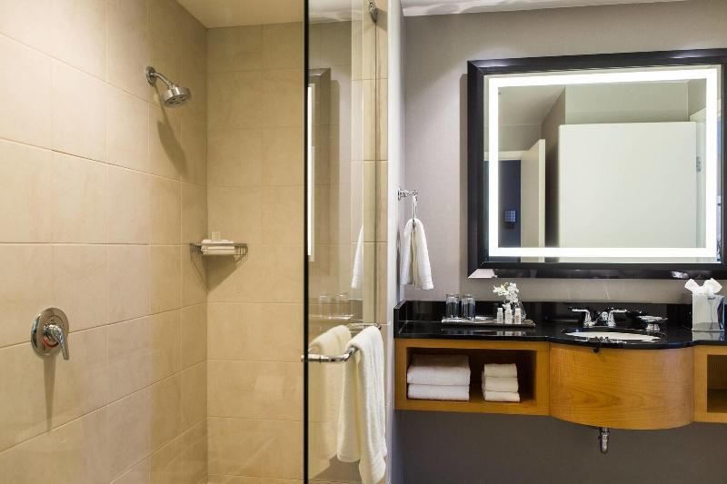 Renaissance Chicago O'Hare Suites Hotel 2