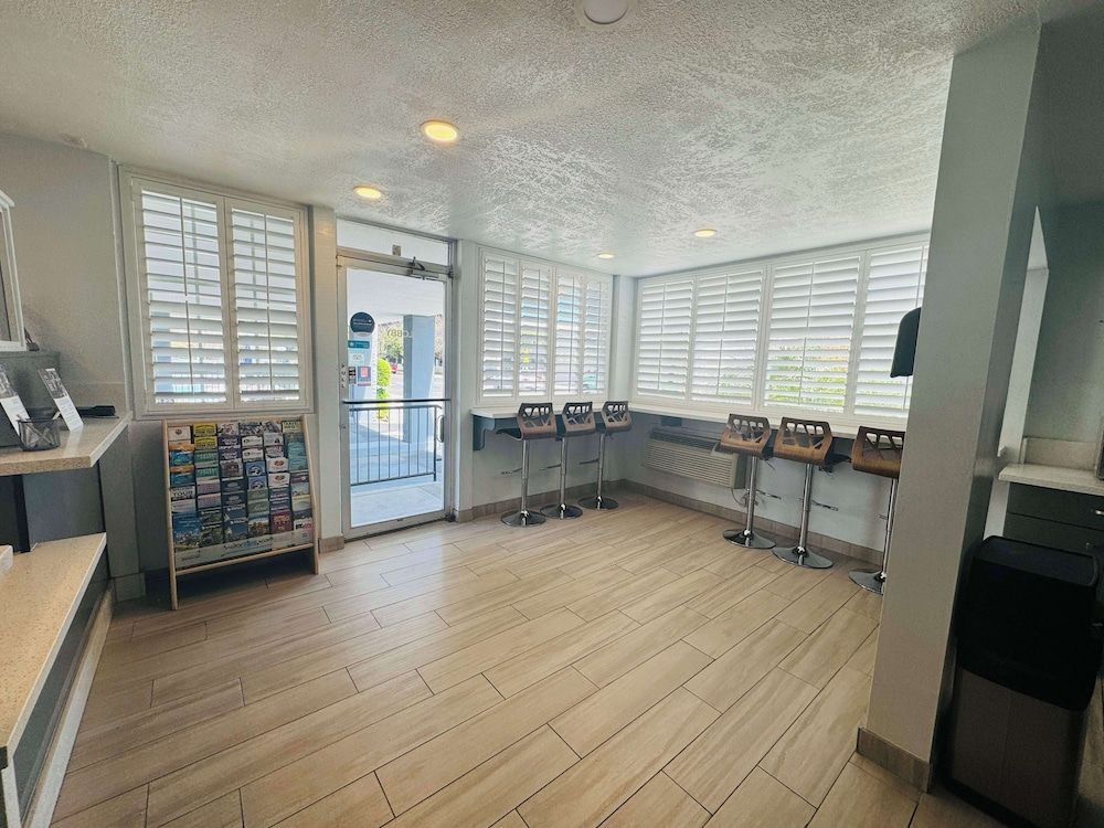 SureStay by Best Western Fresno Central 3