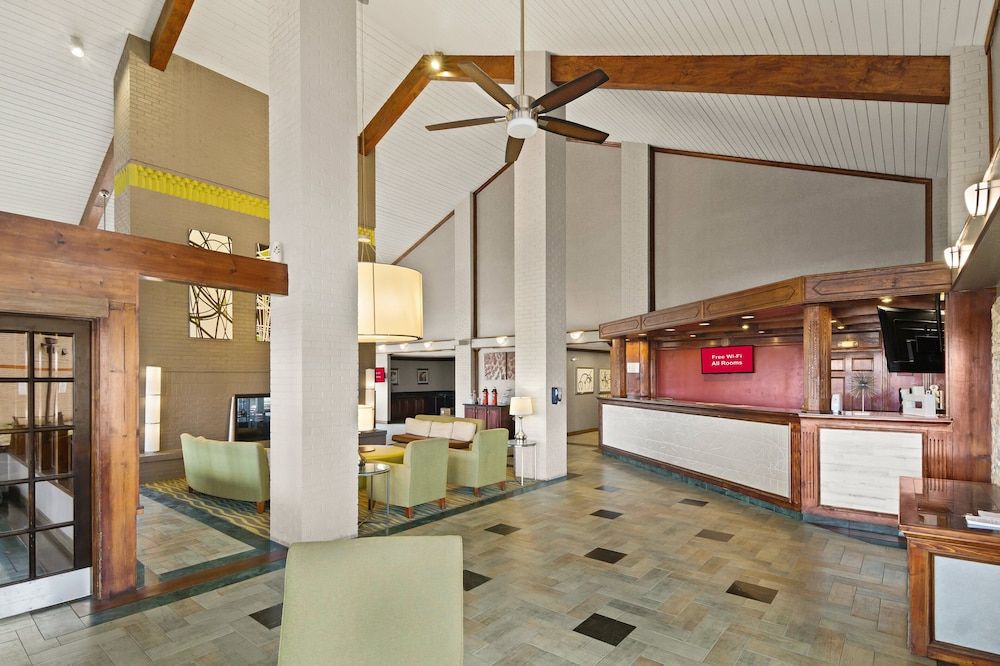 Red Roof Inn & Suites Irving – DFW Airport South 3