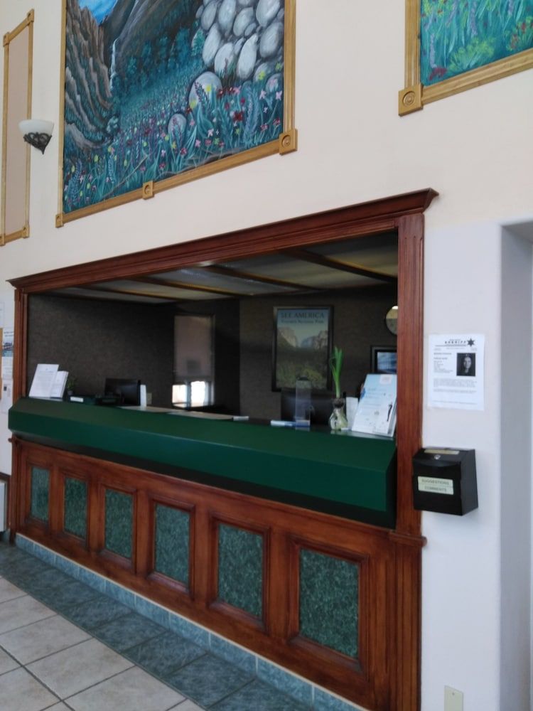 Travelodge by Wyndham Bishop 2