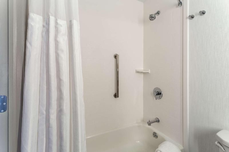 Hilton Garden Inn Chicago North Shore Evanston 3