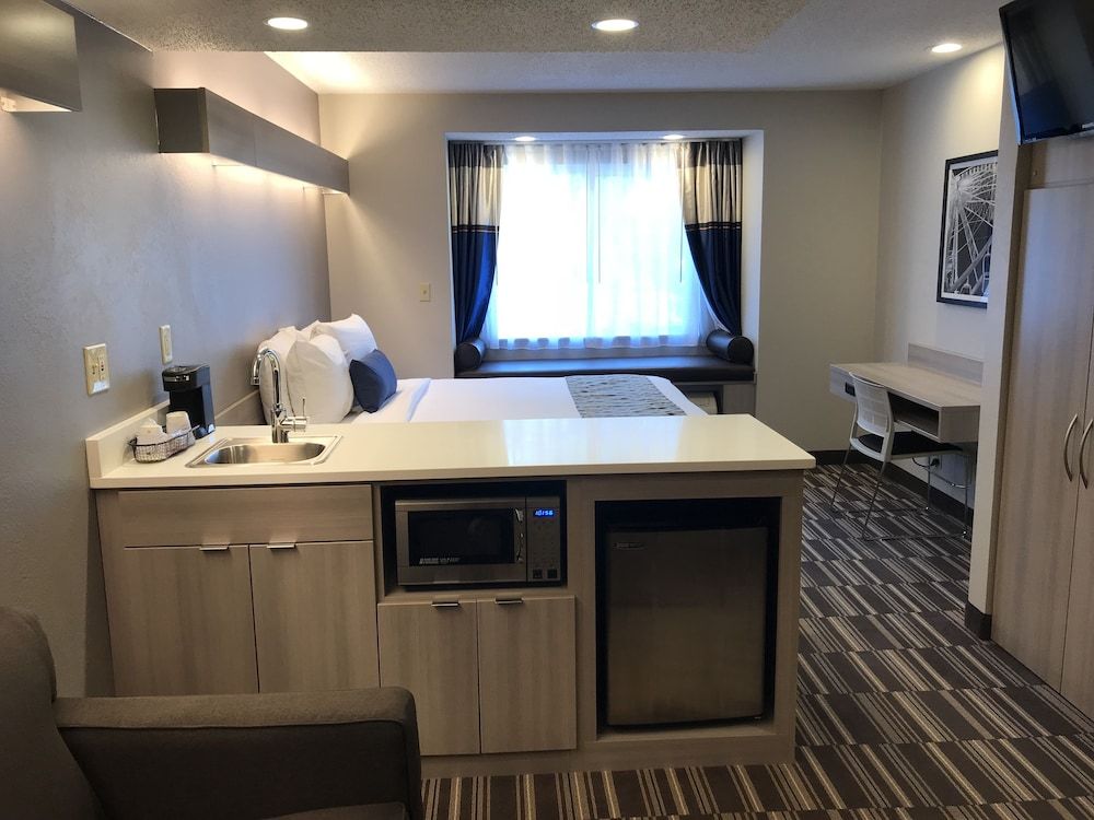 Microtel Inn & Suites by Wyndham Atlanta/Buckhead Area 3